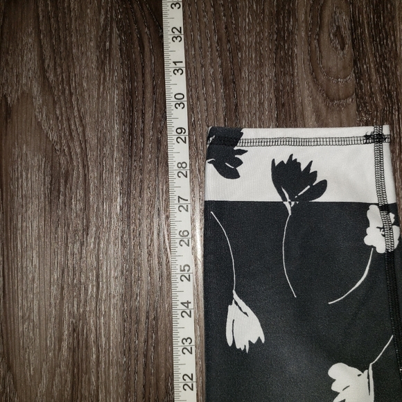 Fabletics salar Capri leggings - Picture 2 of 10